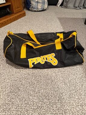 Vintage Pittsburgh Pirates Black Duffel Bag Spellout MLB